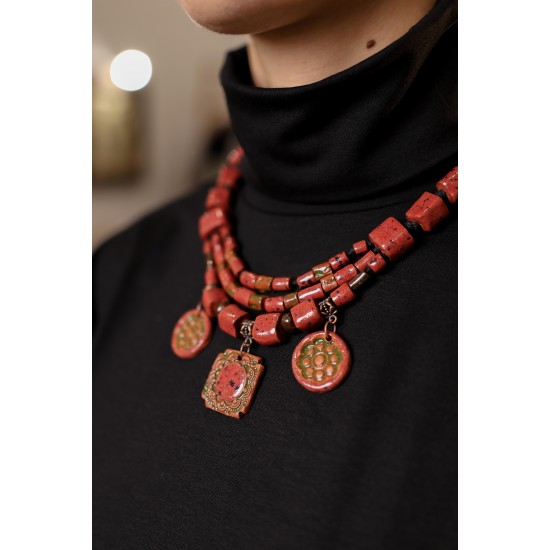 Ceramic necklace "Maistrynya"