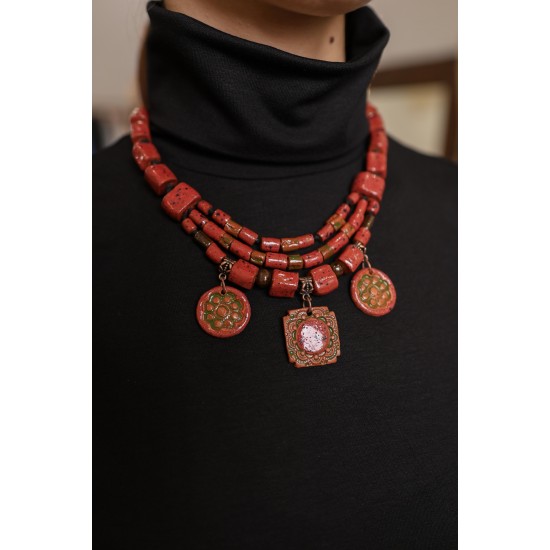 Ceramic necklace "Maistrynya"
